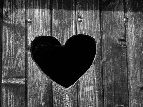 2k-heart-door.jpg