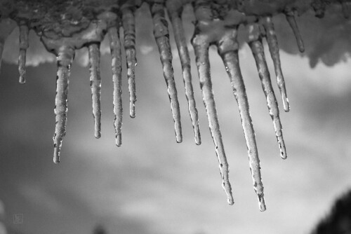 2k-ice-stalactite-1.jpg
