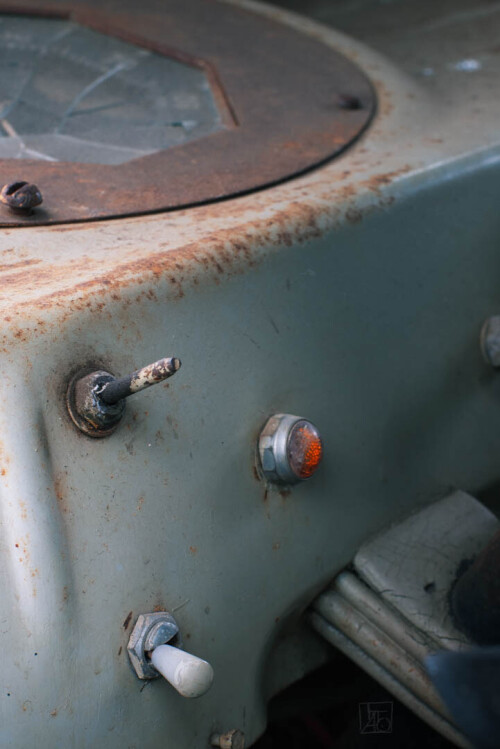 2k-vintage-car-detail.jpg