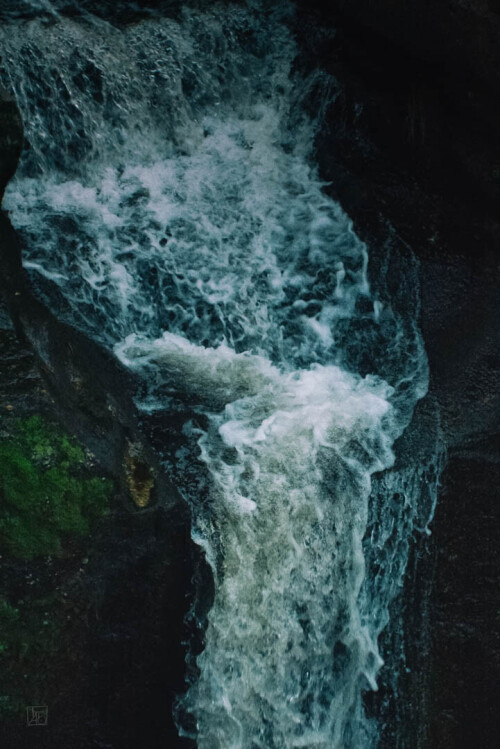 2k-waterfall-1.jpg